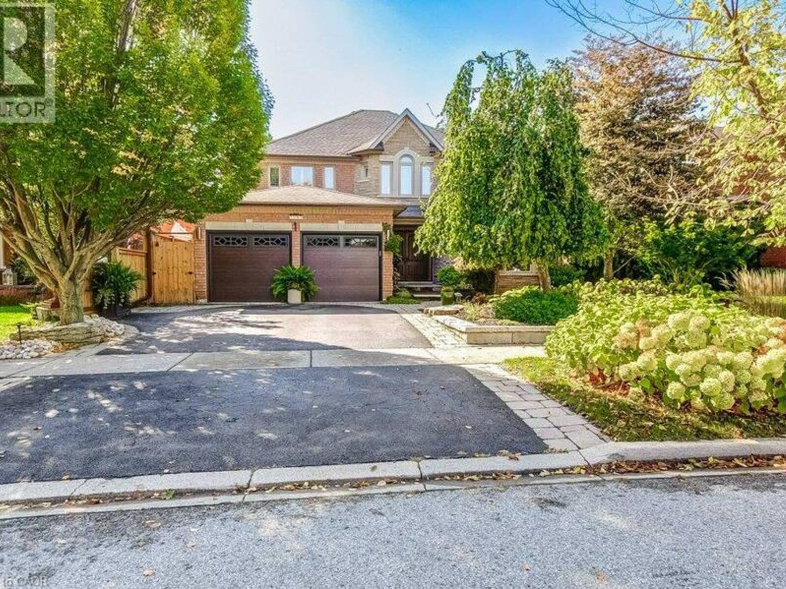 2080 MCKERLIE Crescent, Burlington, Ontario L7M 4E8
