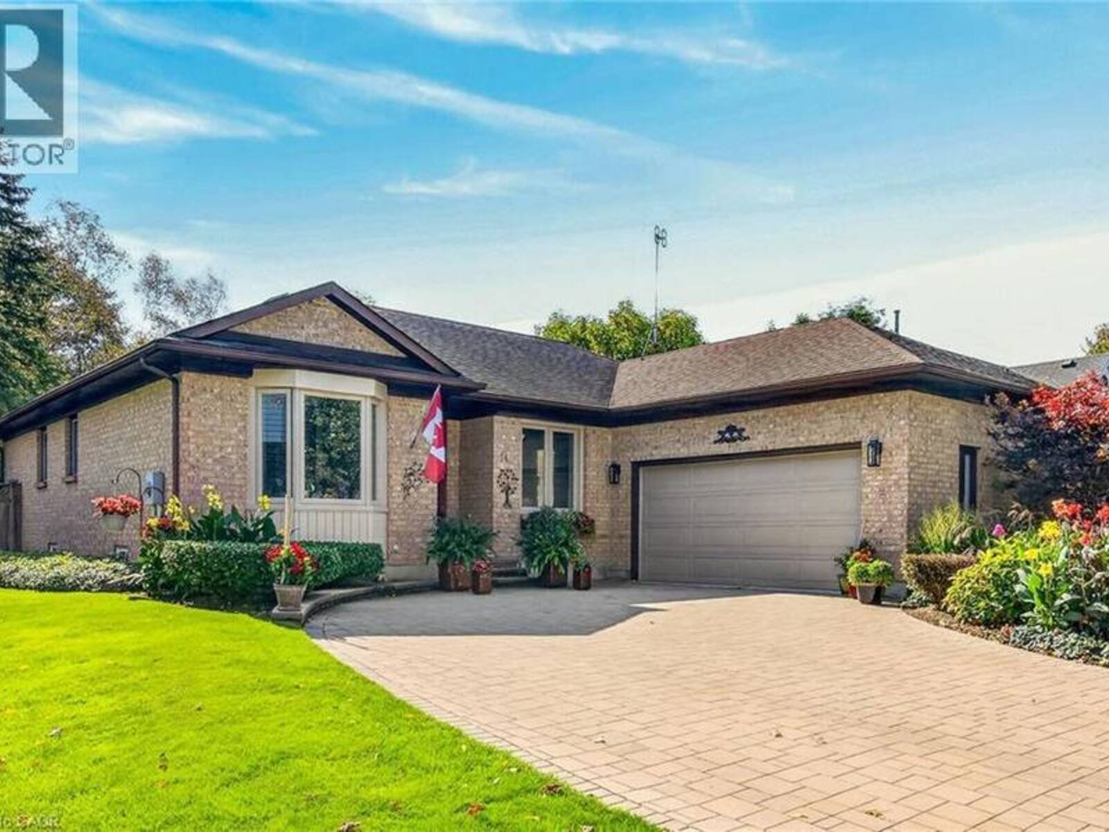 14 STEFLAR Street, Fonthill, Ontario L0S 1E4