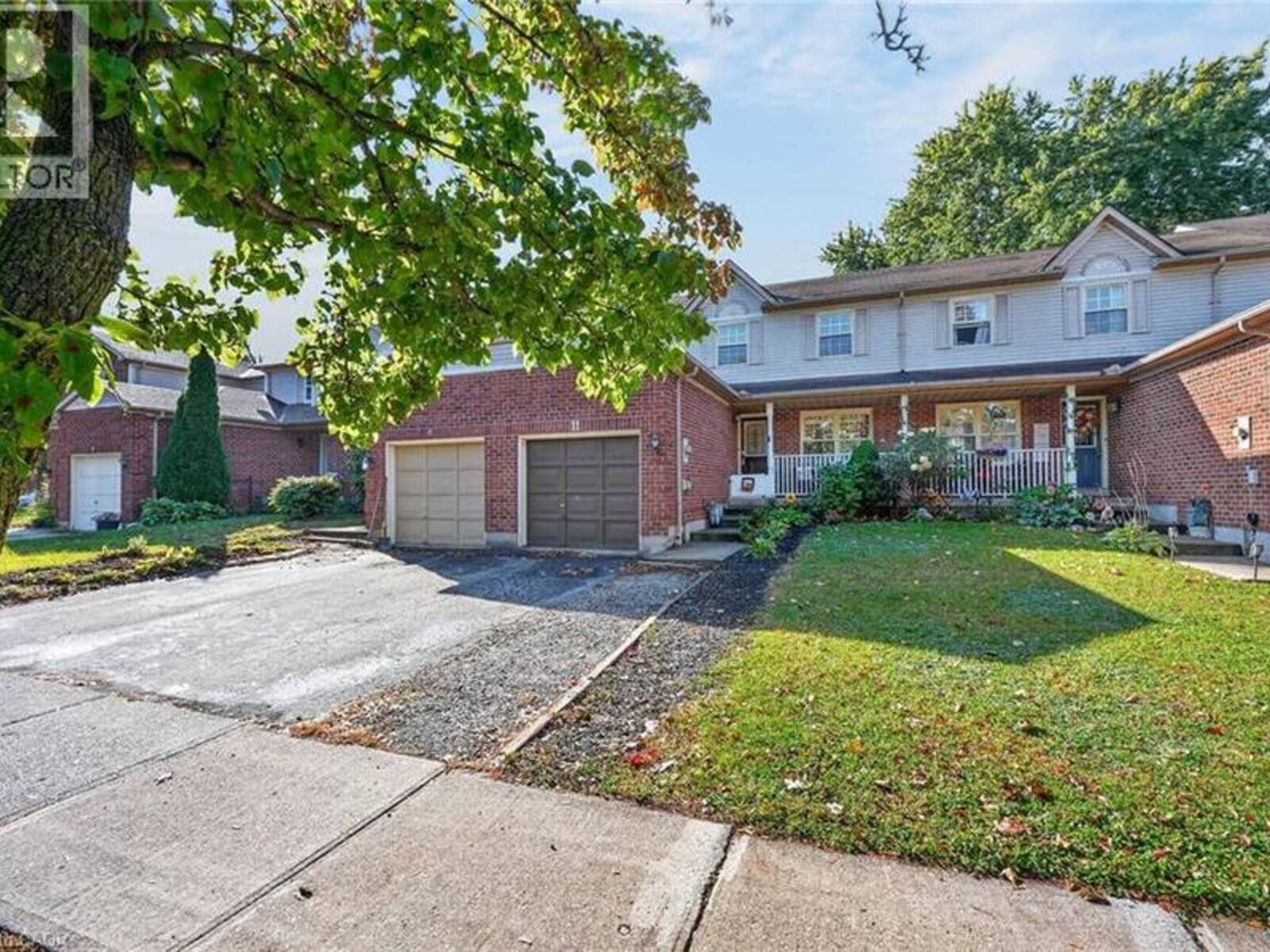 11 HEDGE LAWN Drive, Grimsby, Ontario L3M 5G9