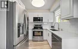 2092 HUNT Crescent | Burlington Ontario | Slide Image Twenty