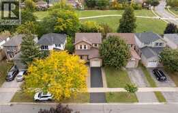 2092 HUNT Crescent | Burlington Ontario | Slide Image Three