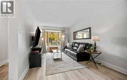 2092 HUNT Crescent | Burlington Ontario | Slide Image Six