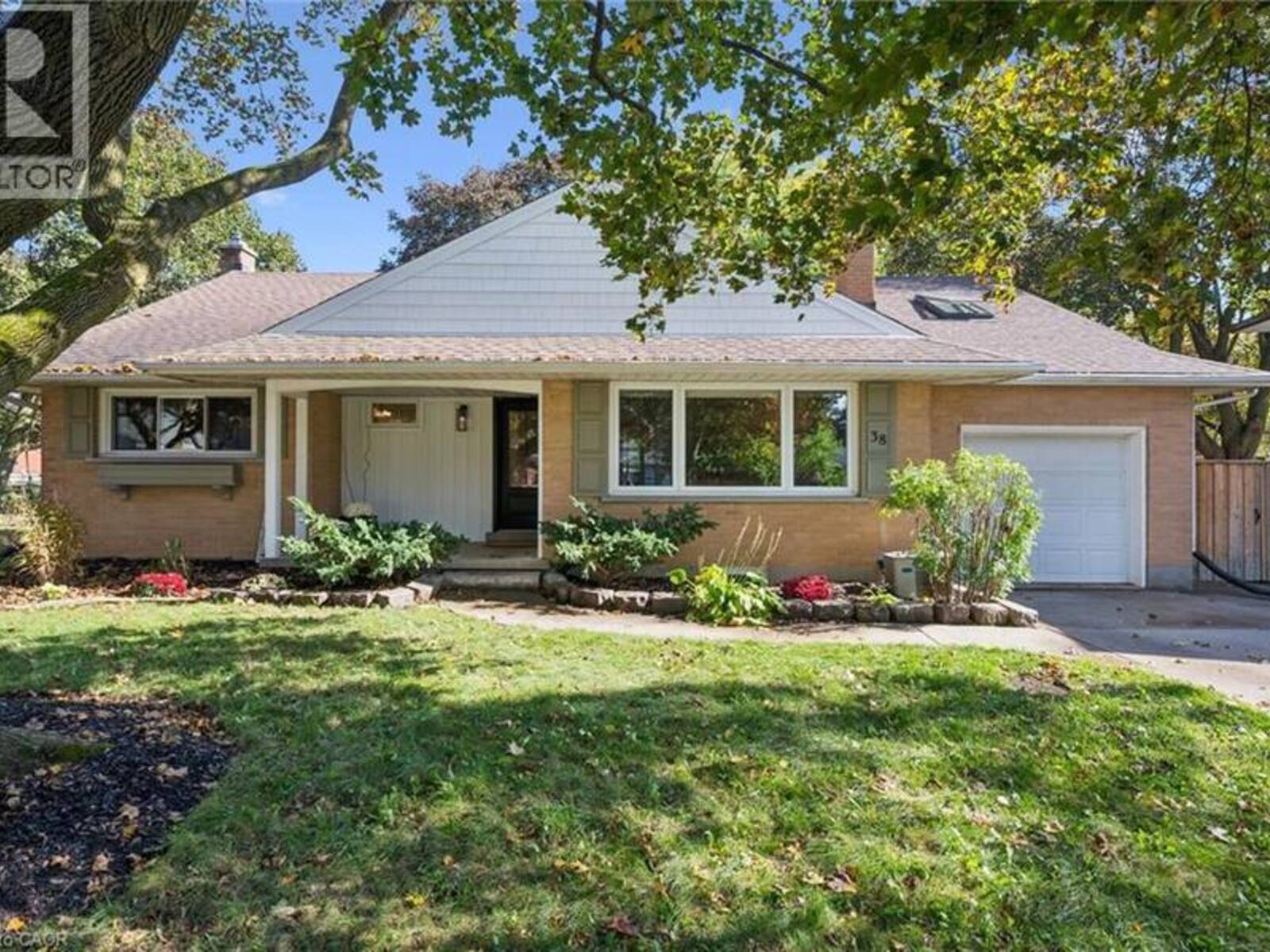 38 YULE Place, Kitchener, Ontario N2B 2J8