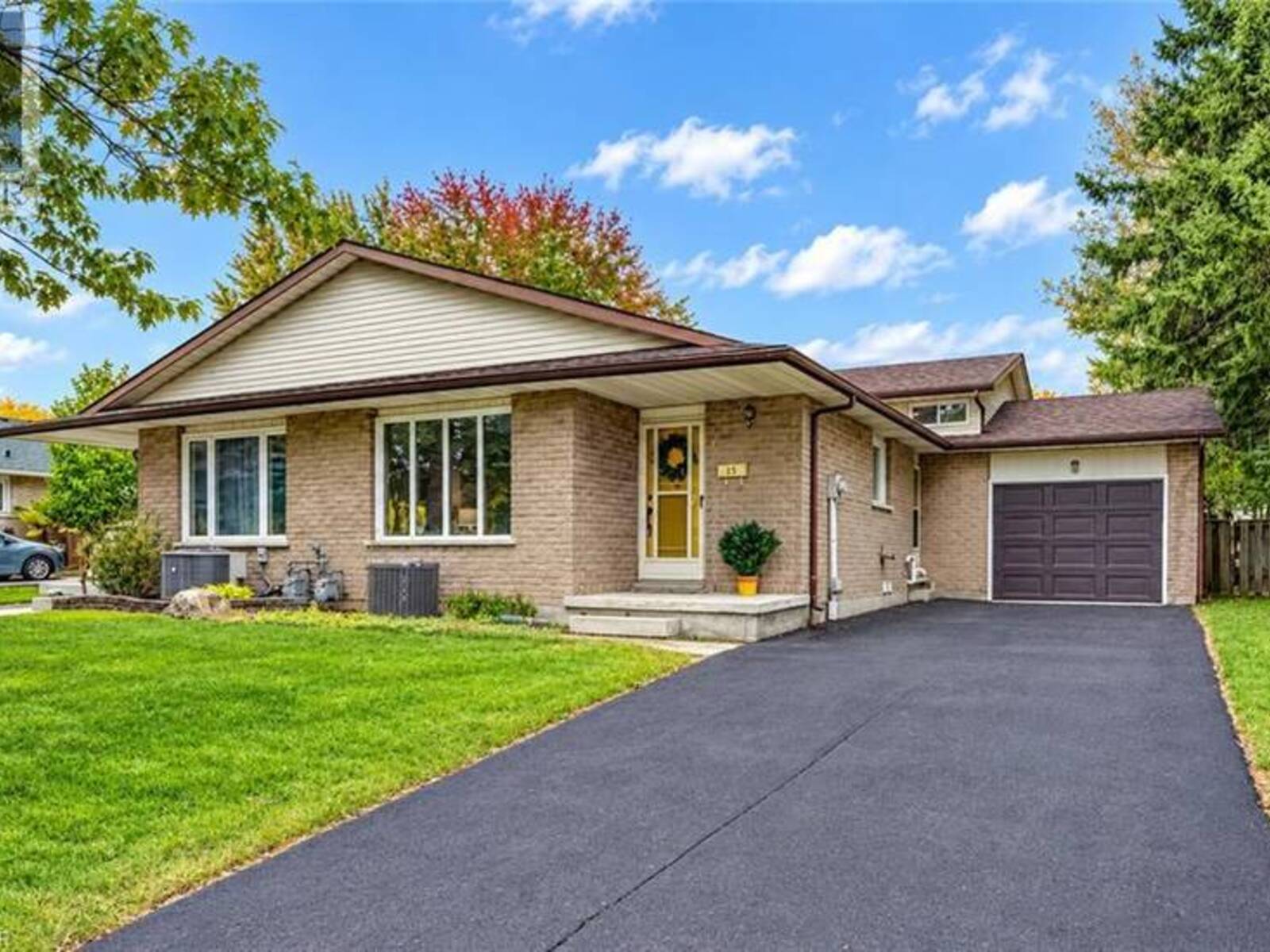 15 UXBRIDGE Crescent, Kitchener, Ontario N2E 2S2