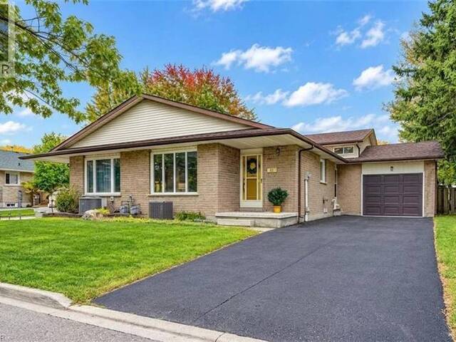 15 UXBRIDGE Crescent Kitchener Ontario, N2E 2S2 - Property For Sale