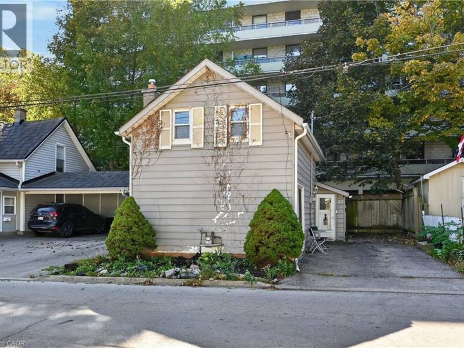 10 MAPLE Avenue, Hamilton, Ontario L8G 2N9