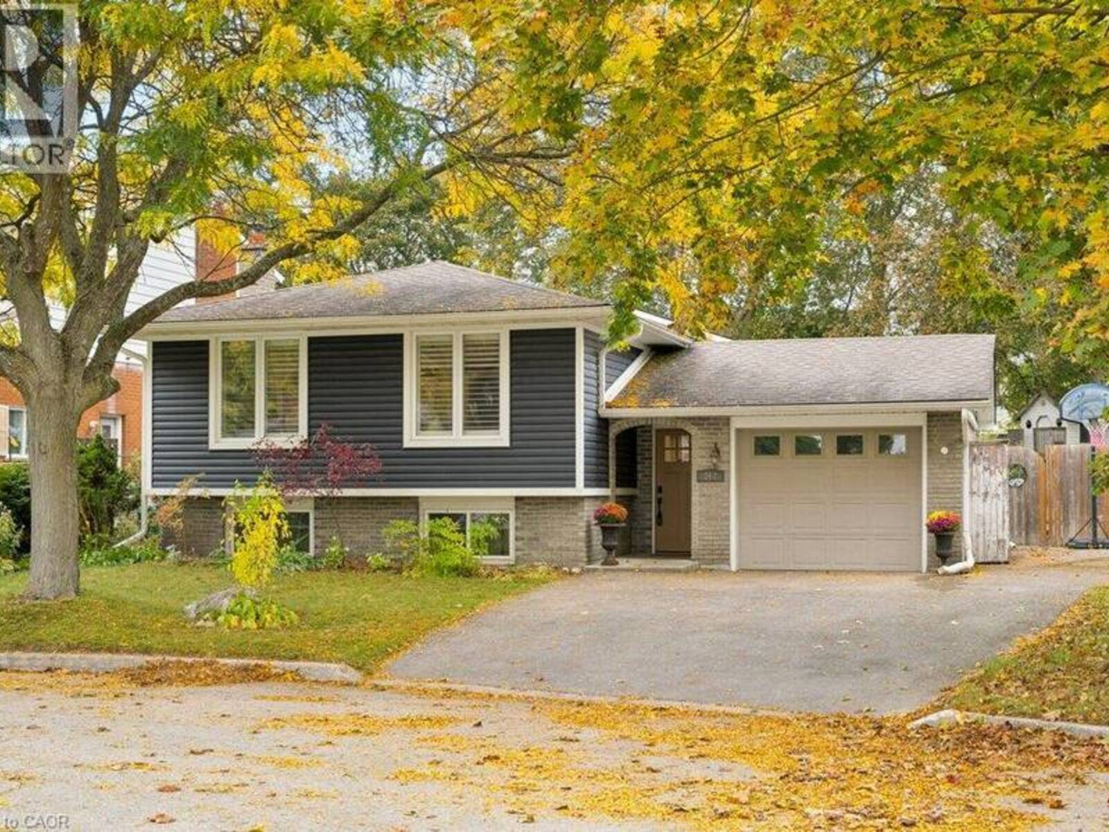 361 LEE Circle, Waterloo, Ontario N2K 2L8