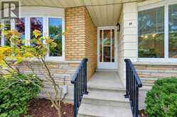25 APPLEWOOD Avenue | Kitchener Ontario | Slide Image Three