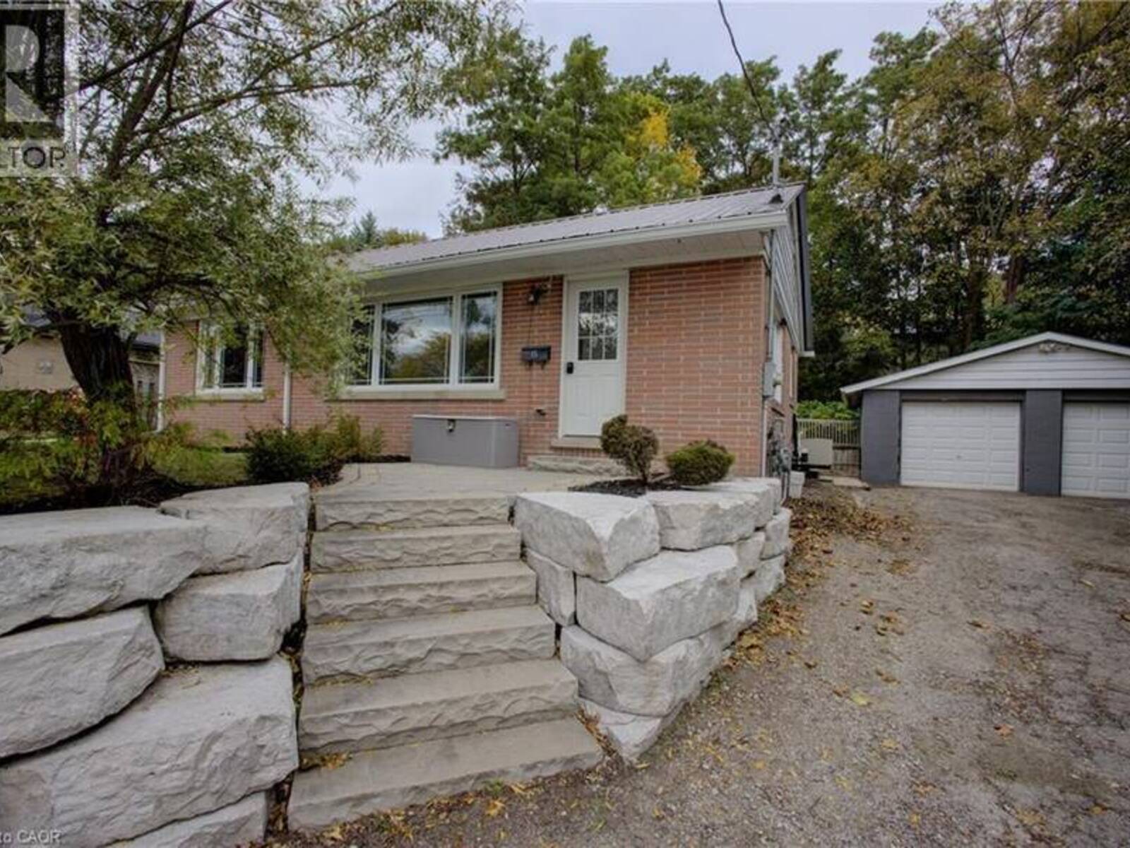15 DUMBARTON Street, Guelph, Ontario N1E 3T4