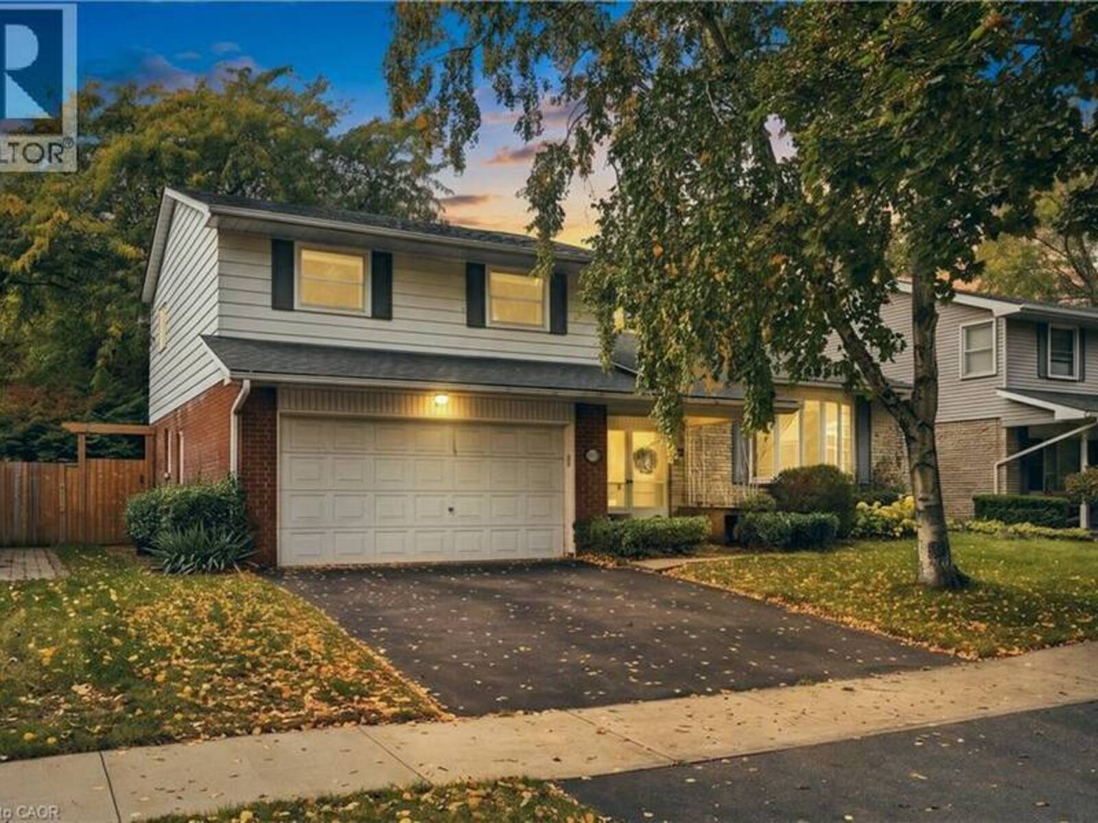 688 CHERRYWOOD Drive, Burlington, Ontario L7T 3X1