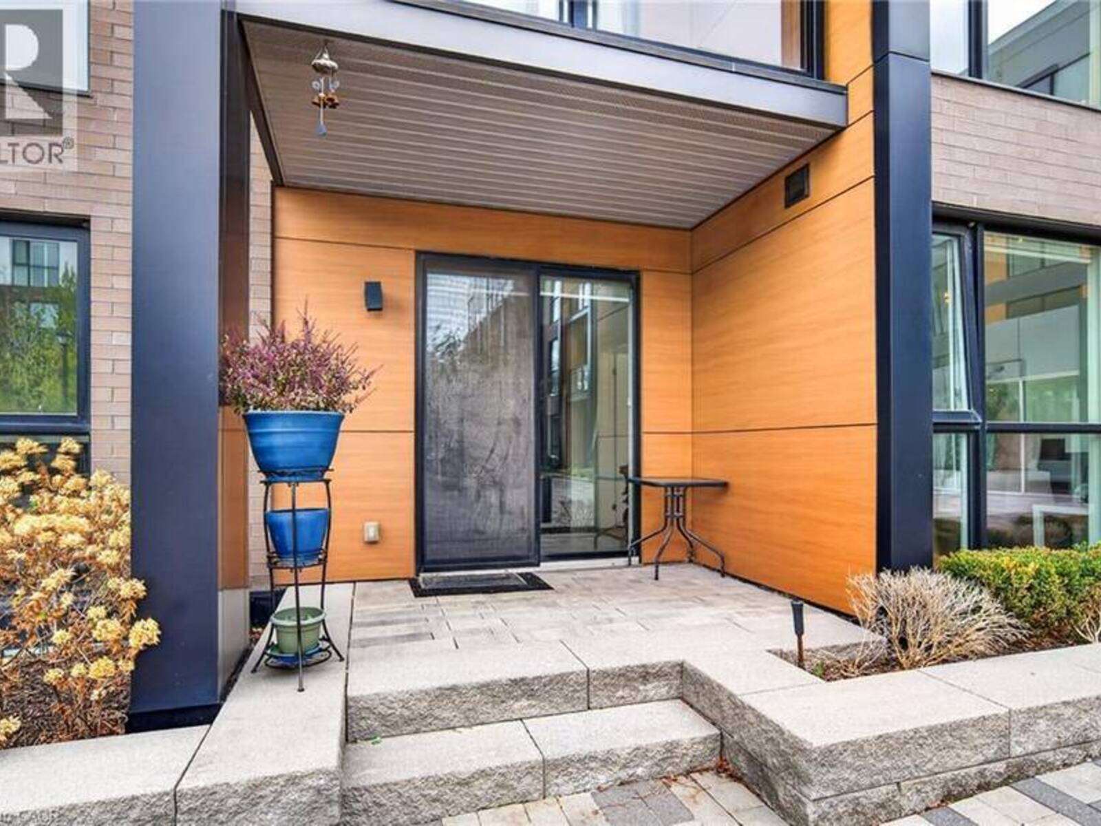 168 SABINA Drive Unit# 113, Oakville, Ontario L6H 0W5