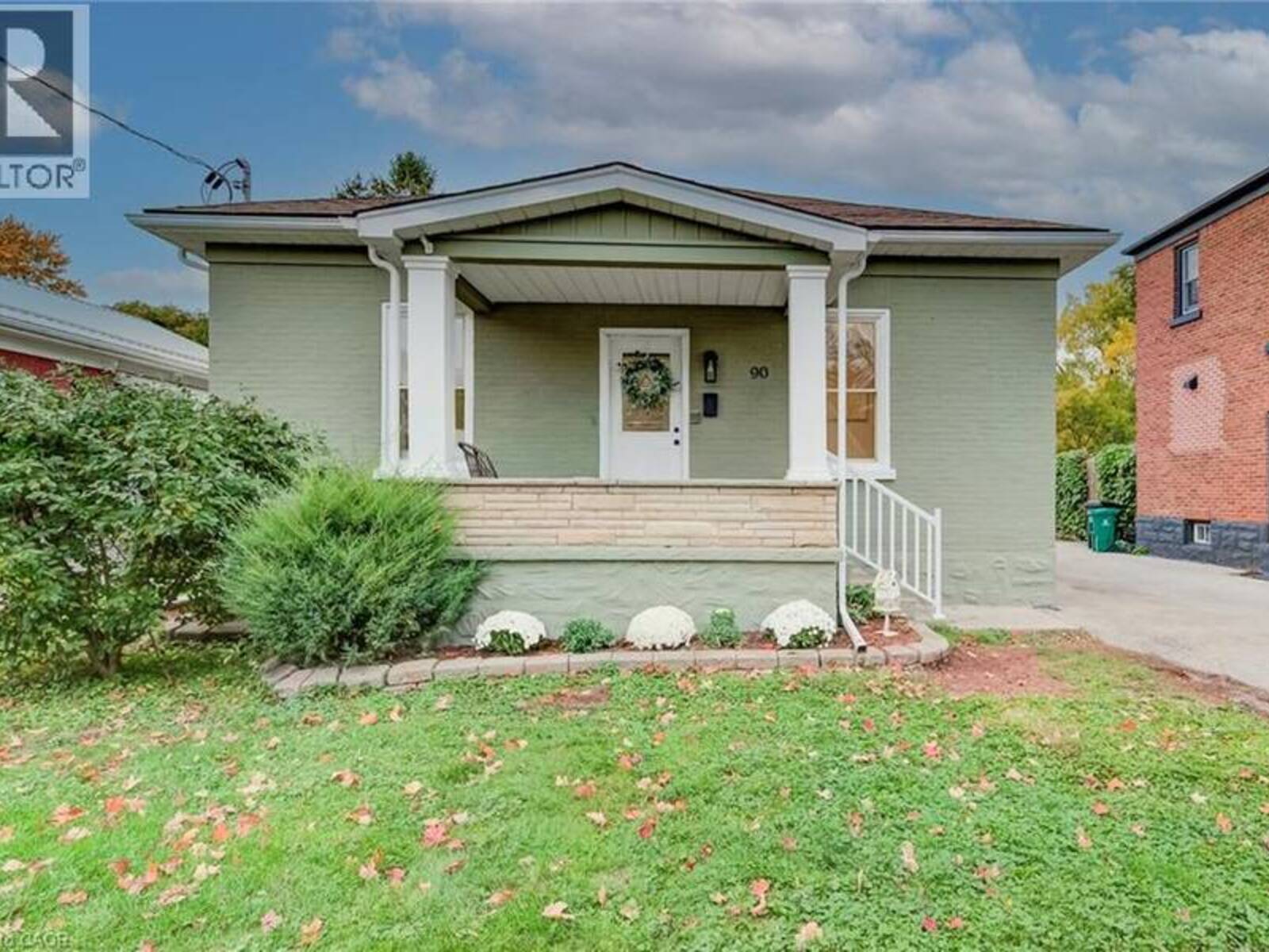 90 JOHN Street E, Waterloo, Ontario N2J 1G1
