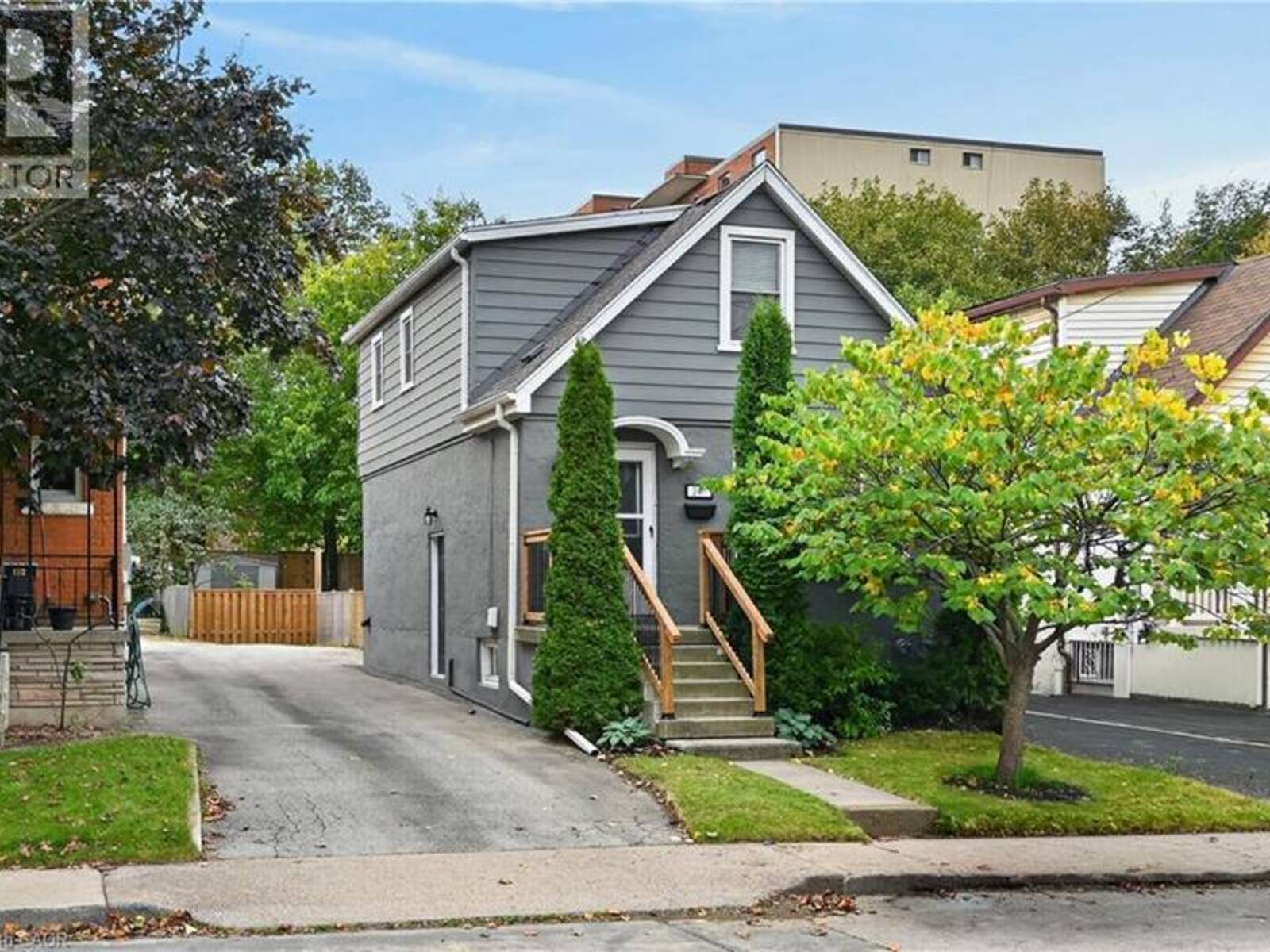 247 HOMEWOOD Avenue, Hamilton, Ontario L8P 2M7