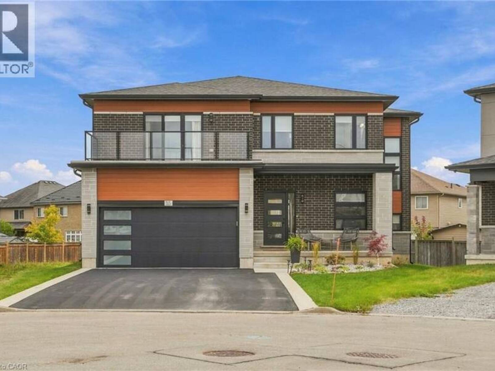 15 SAINT ANTHONY Place, Hamilton, Ontario L9C 0E4