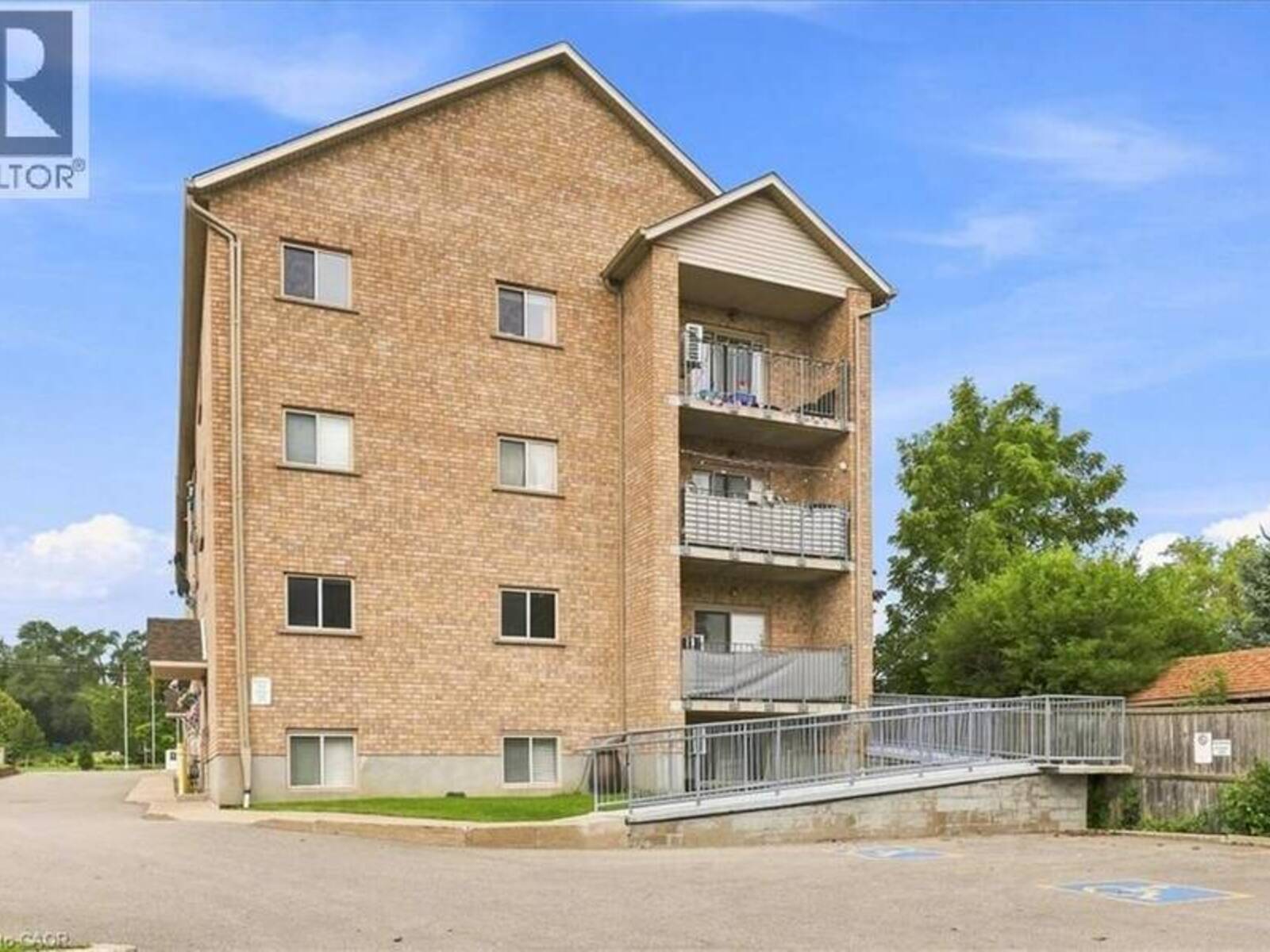 1522 KING Street E Unit# 403, Kitchener, Ontario N2G 2P1
