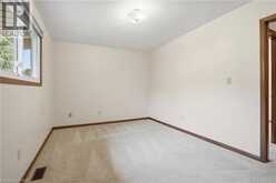 84 LARCHWOOD Circle | Welland Ontario | Slide Image Fifteen