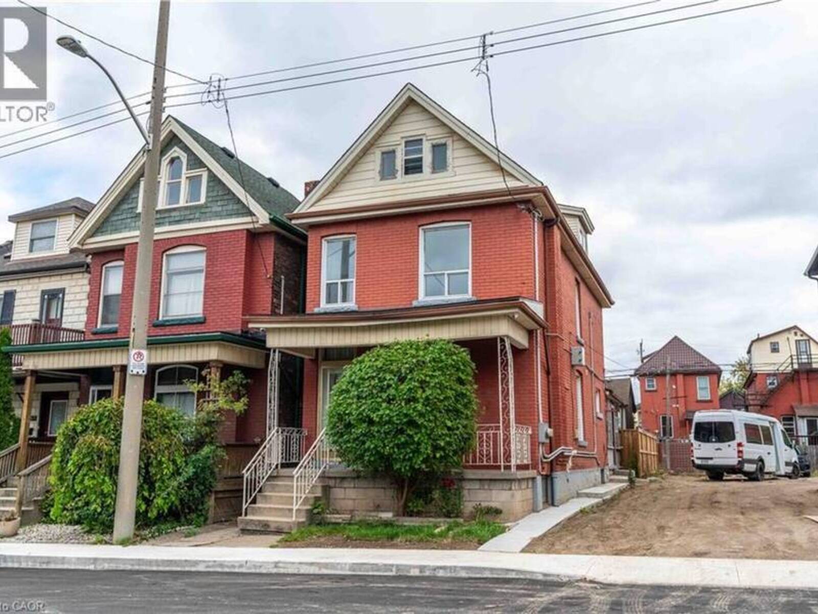 58 ST. MATTHEWS Avenue, Hamilton, Ontario L8L 5P3