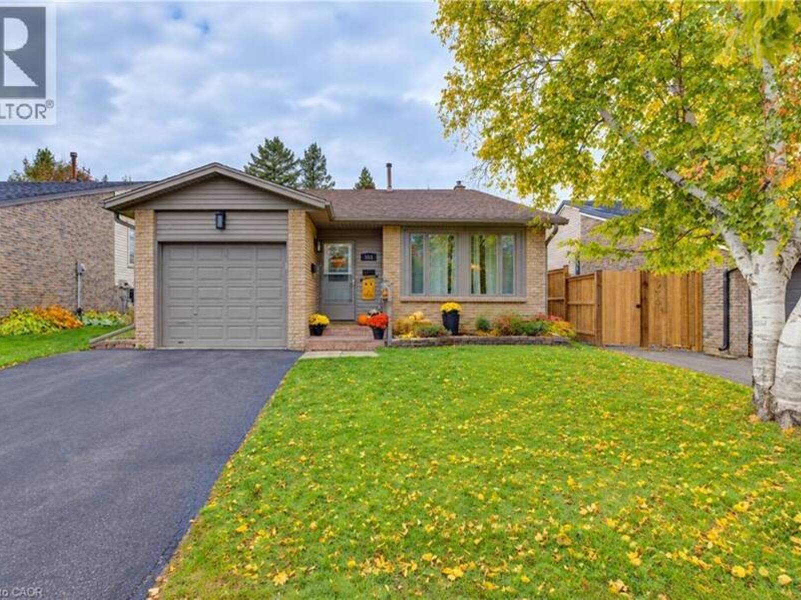 102 TOYNBEE Crescent, Kitchener, Ontario N2N 1R9