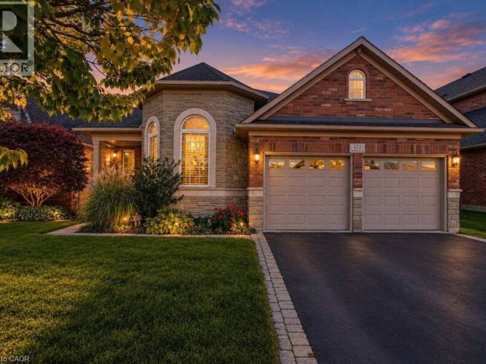 172 VALMONT Court, Ancaster, Ontario L9G 5A1
