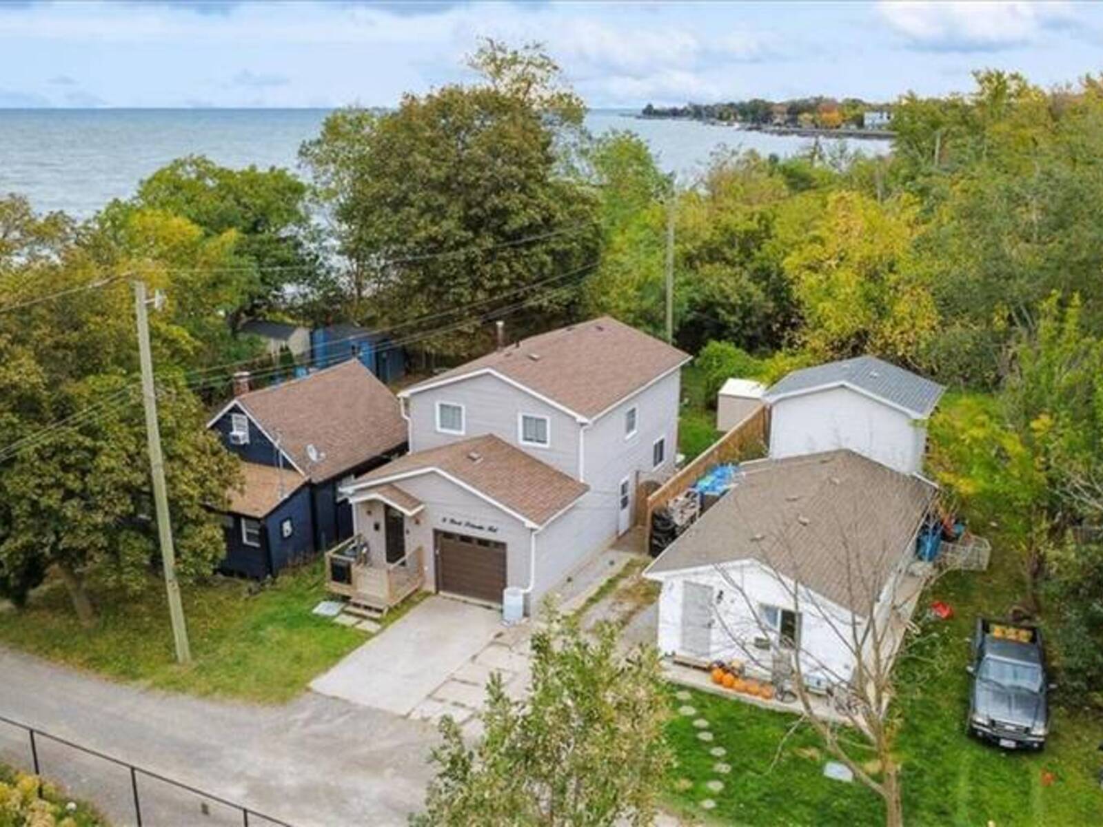 8 FIRST PRIVATE Road, Hamilton, Ontario L8E 5B9