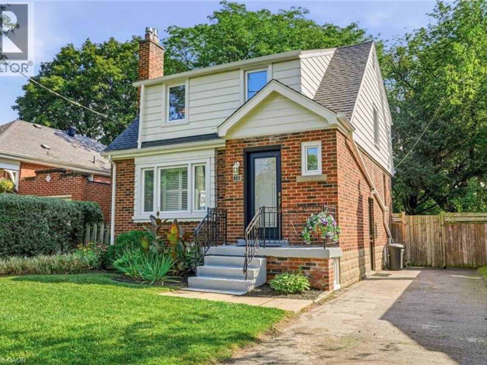 13 ALLAN Avenue, Dundas, Ontario L9H 4N7