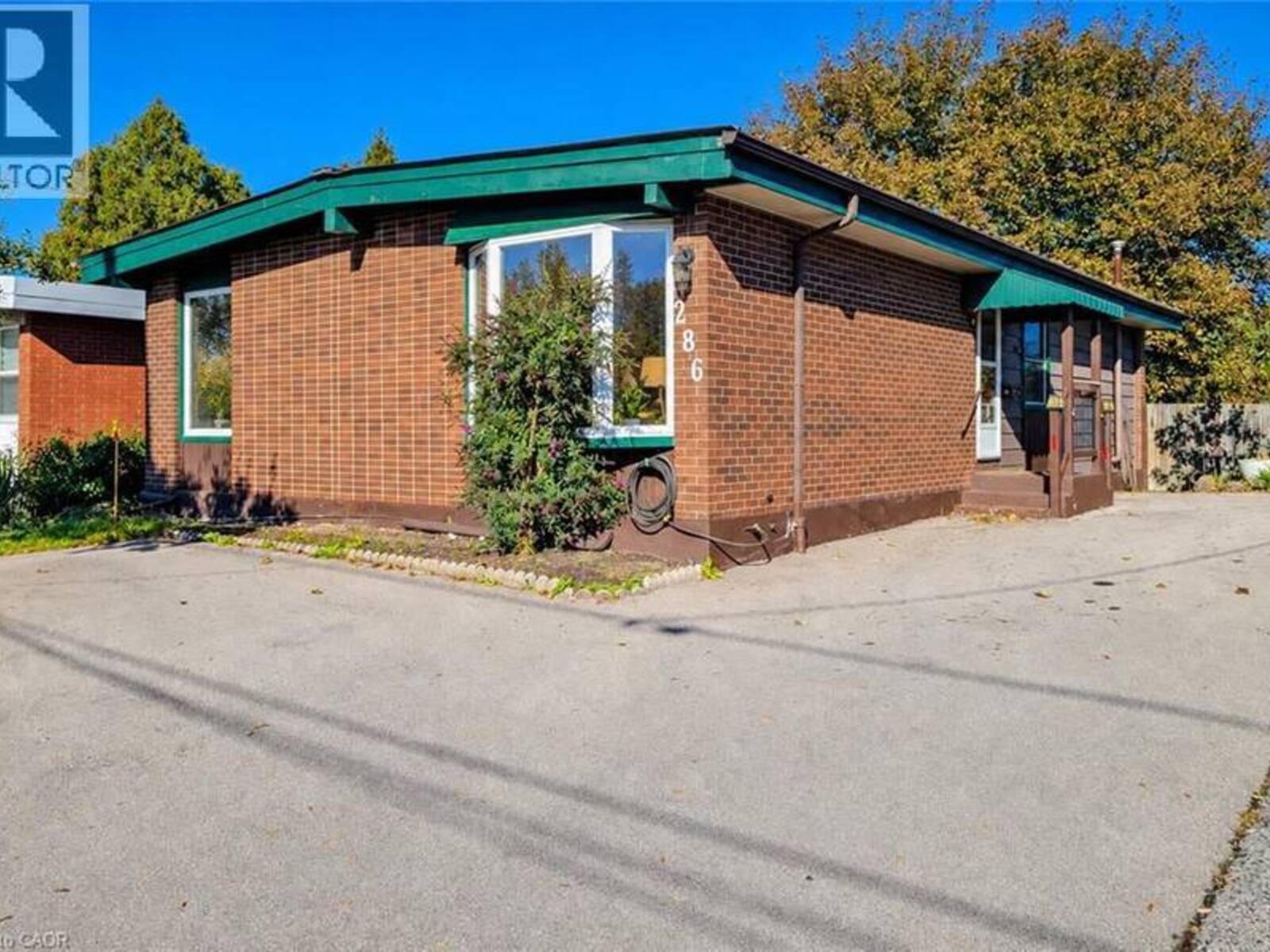 286 MOHAWK Road W, Hamilton, Ontario L9C 1W3