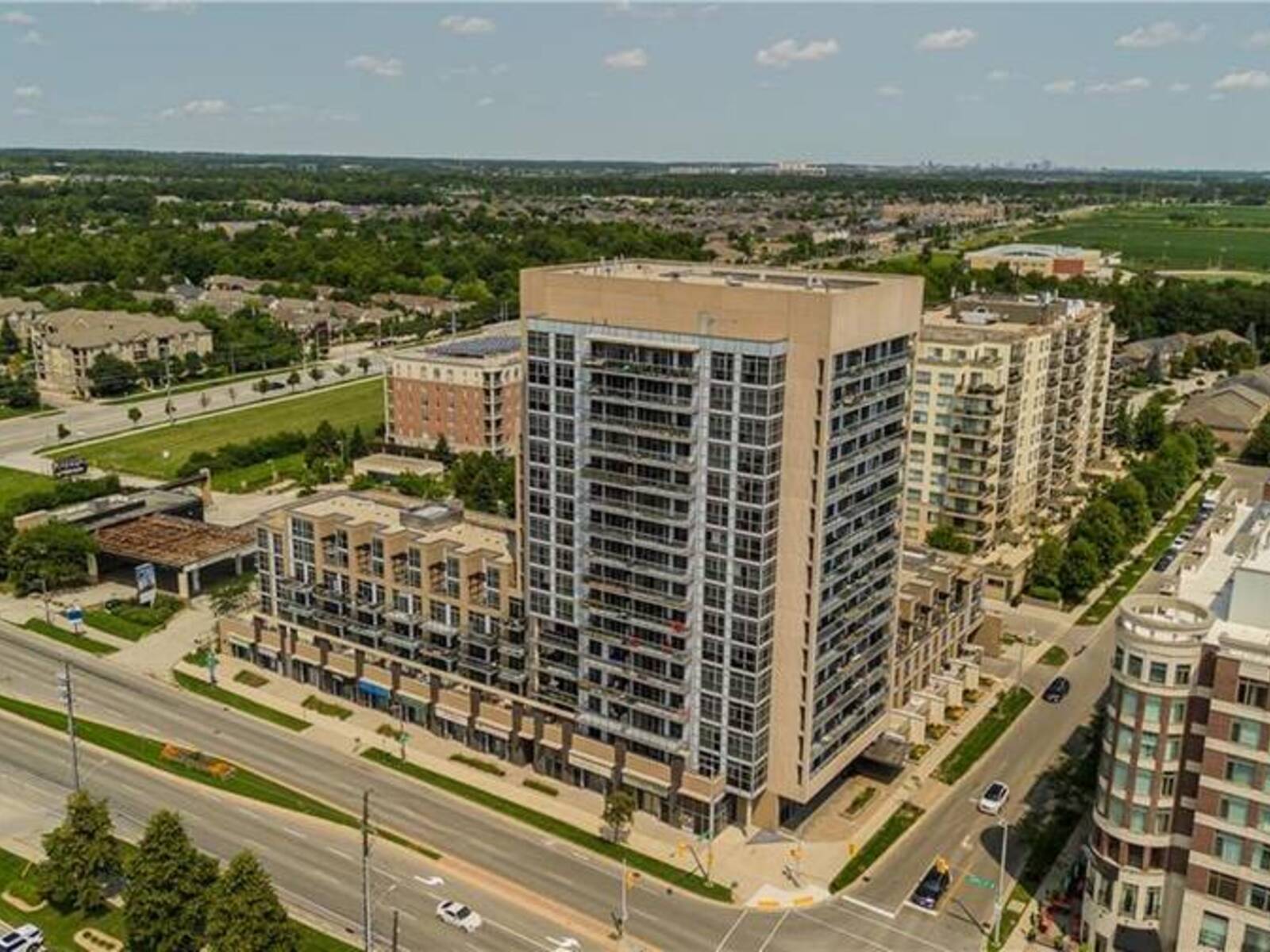 1940 IRONSTONE Drive Unit# 204, Burlington, Ontario L7L 0E4