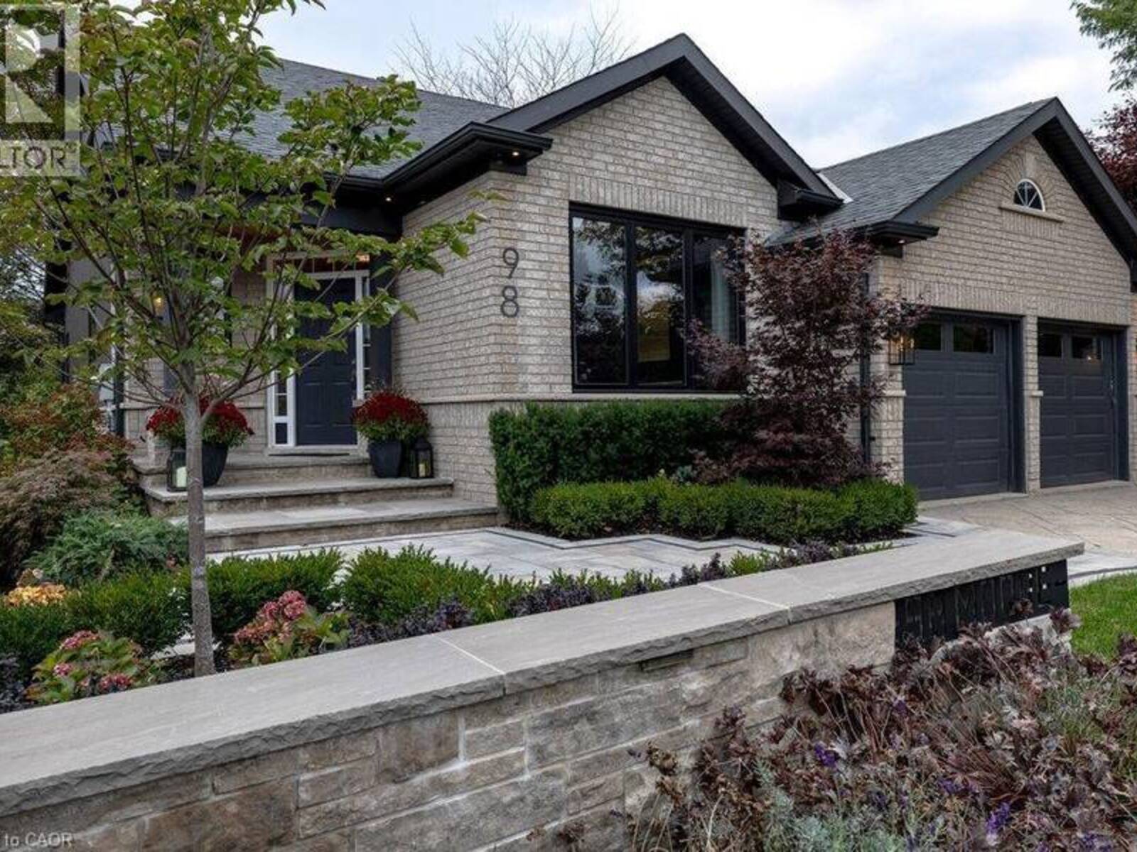 98 MOORE Crescent, Ancaster, Ontario L9G 4Z6
