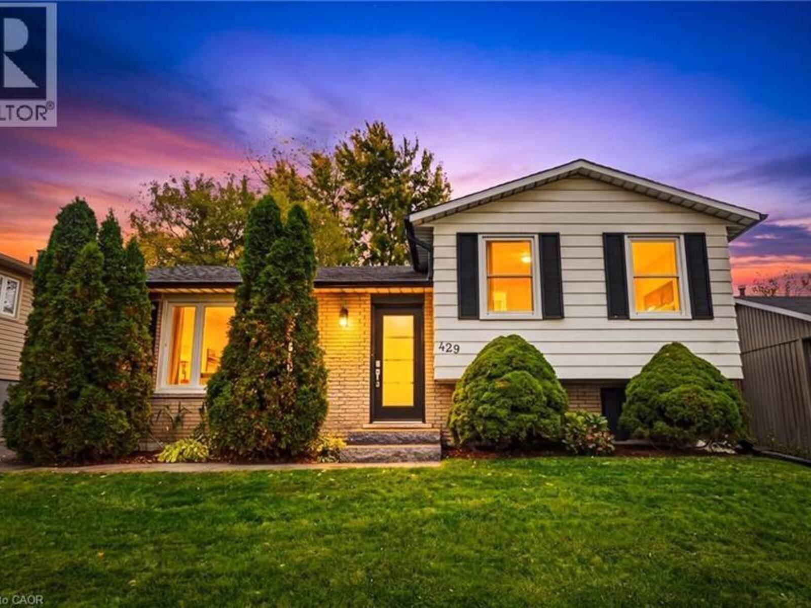 429 LIMERIDGE Road W, Hamilton, Ontario L9C 2V6