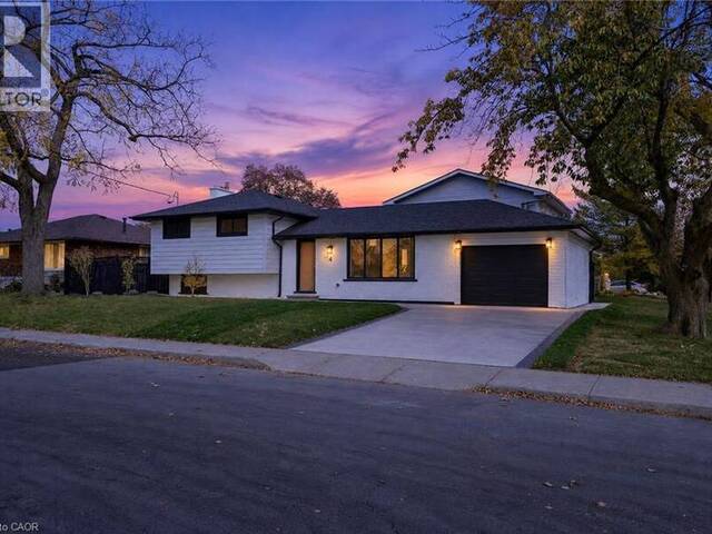 4 BERMUDA Court Hamilton Ontario, L9C 2J8 - 5 Bedrooms Home For Sale