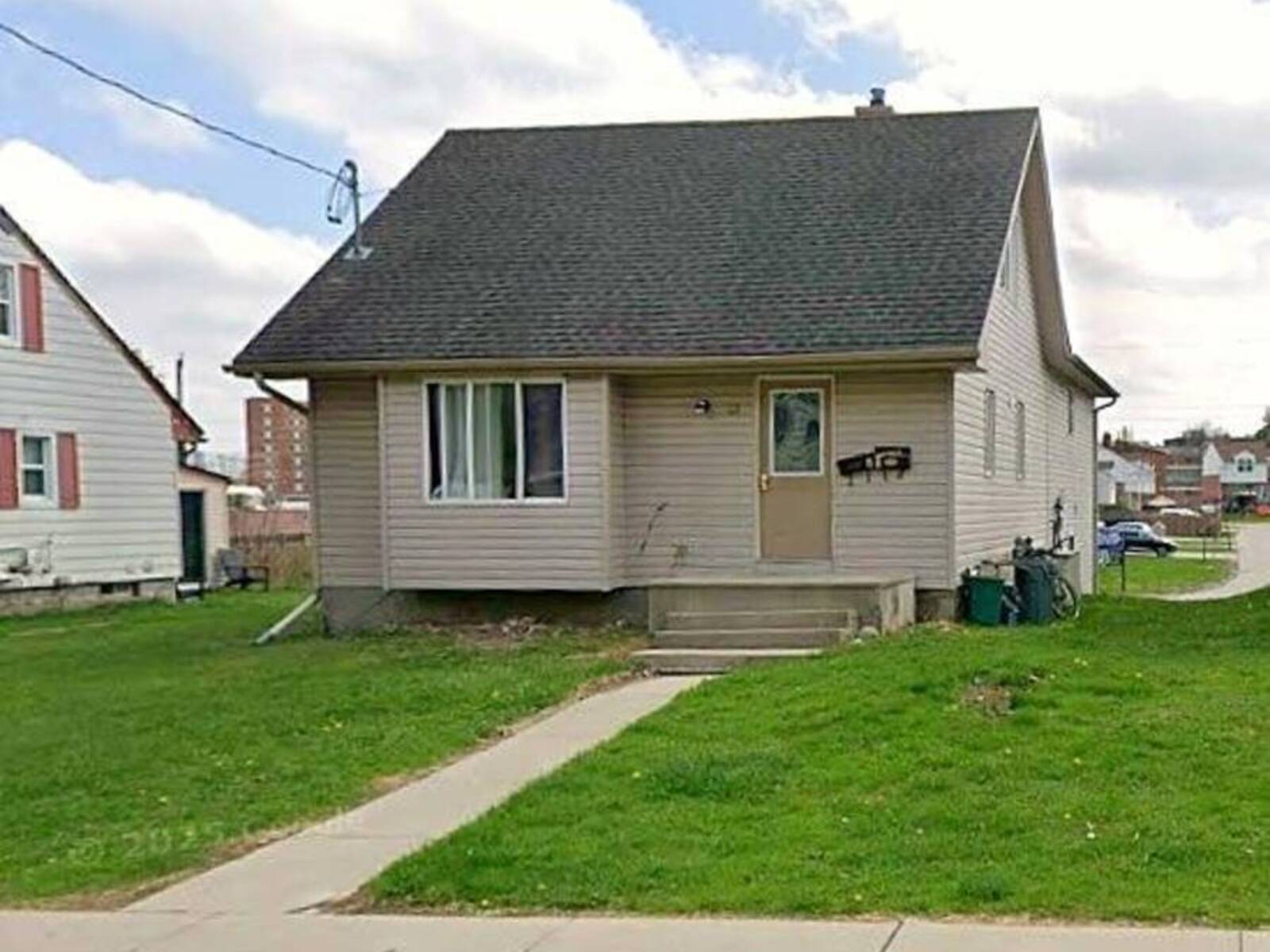 23 FIR Street, Waterloo, Ontario N2L 3H4