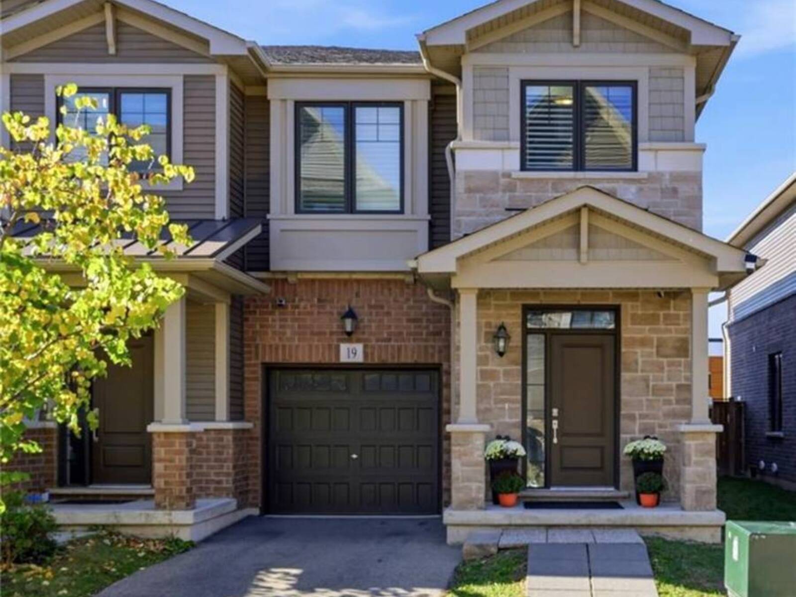 19 HIBISCUS Lane, Hamilton, Ontario L8K 0A4
