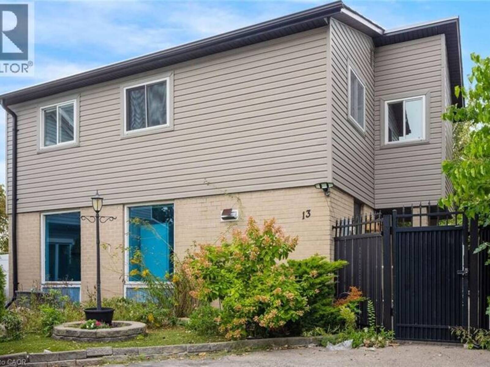 13 HOLMSTEAD Court, Brampton, Ontario L6S 1R9