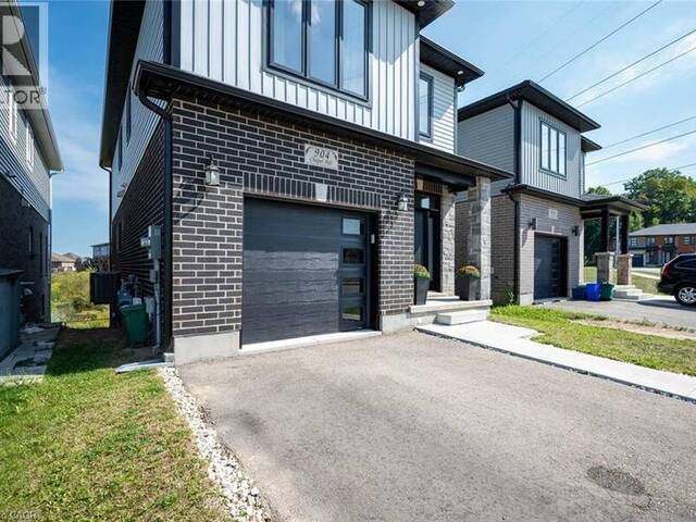 904 CHAPEL HILL Court Kitchener Ontario, N2R 0P4 - Property For Sale