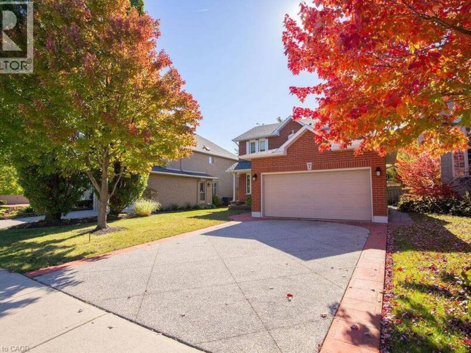 7 FALCONRIDGE Drive, Hamilton, Ontario L9B 2P2