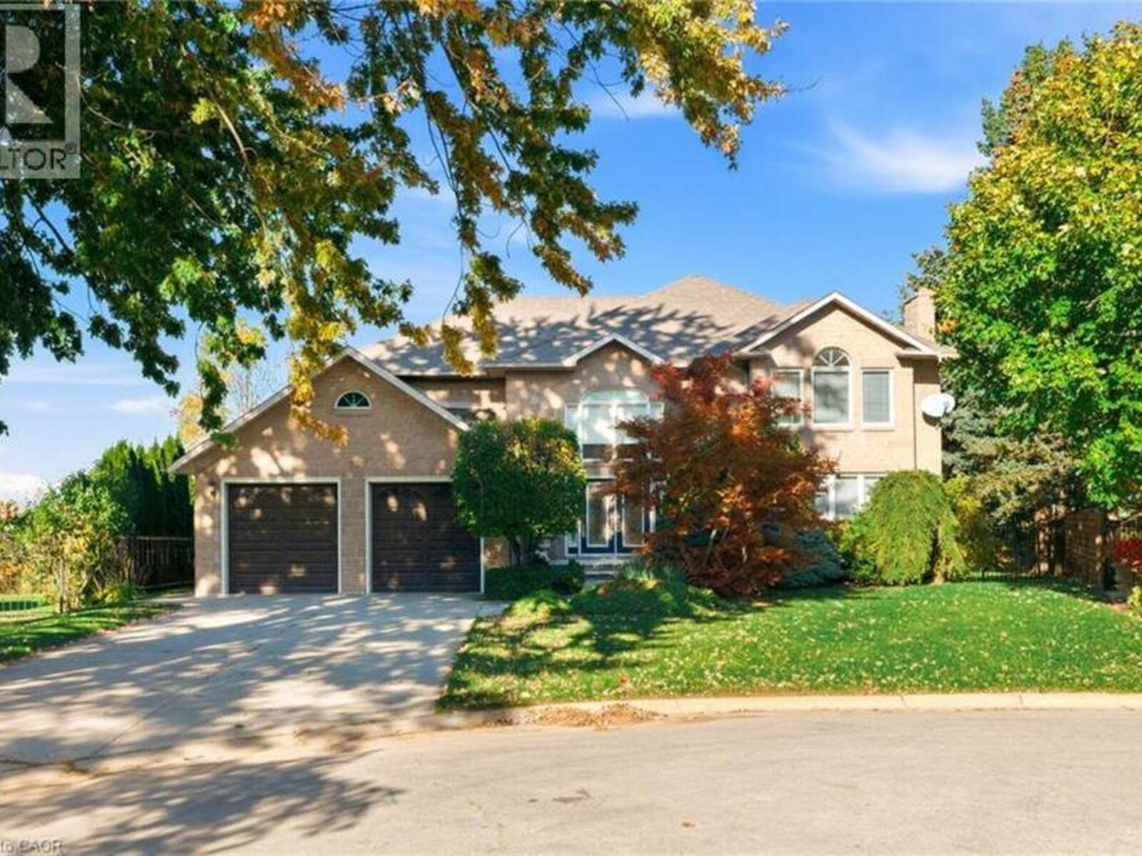 22 BURT Court, Hamilton, Ontario L8G 3H4