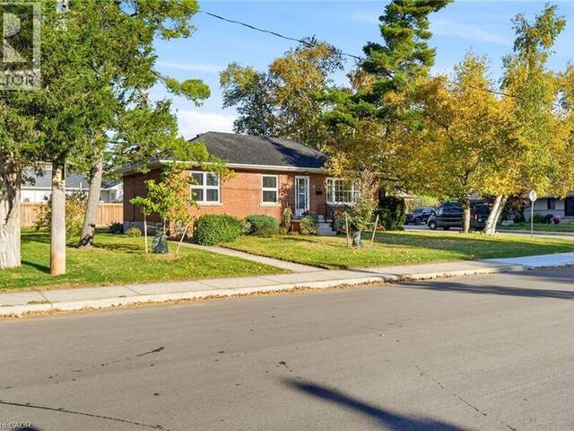 2117 MAPLEWOOD Drive Burlington Ontario, L7R 2C6 - 3 Bedrooms Home For Sale