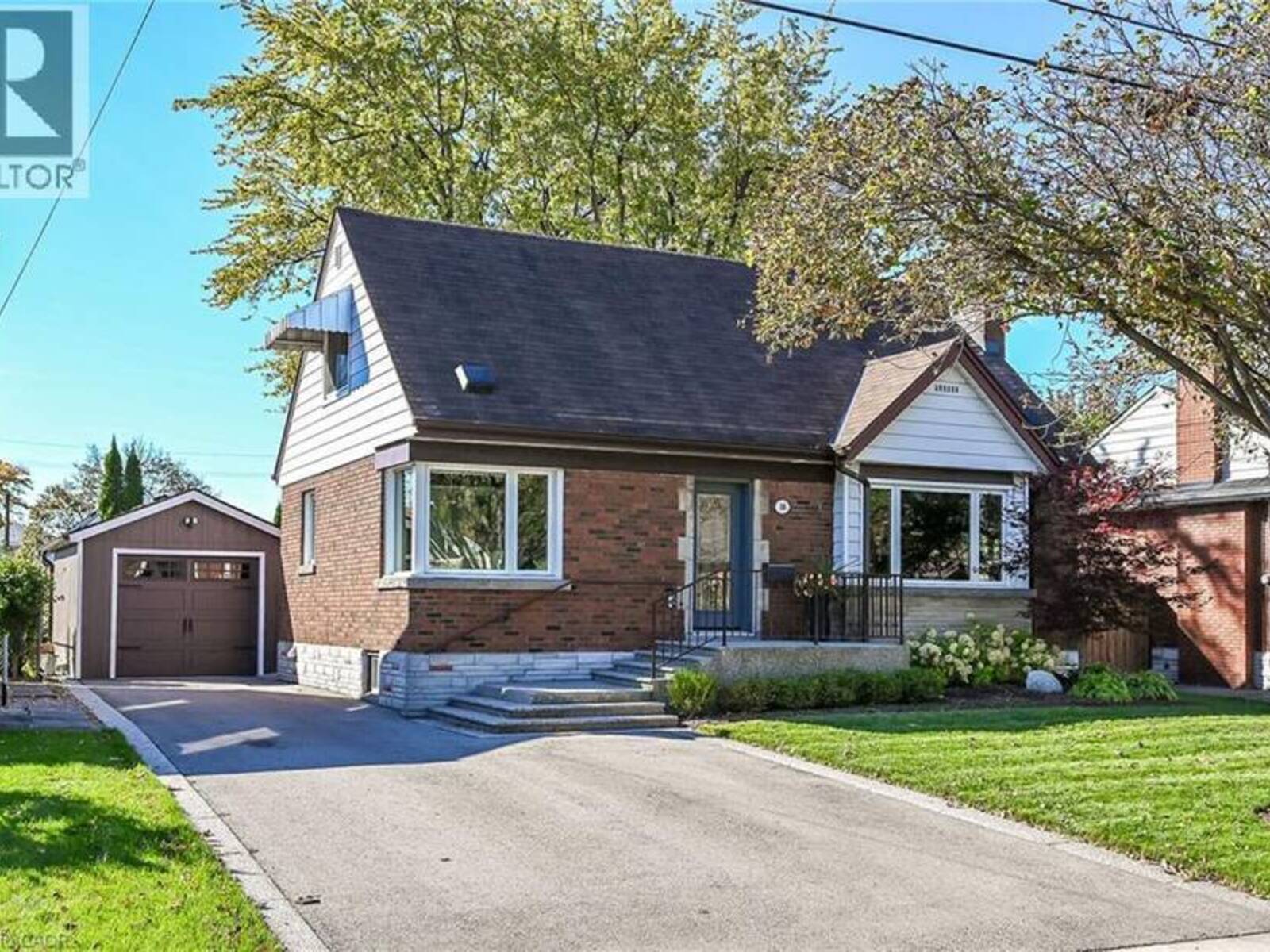 10 MULOCK Avenue, Hamilton, Ontario L8T 1H3