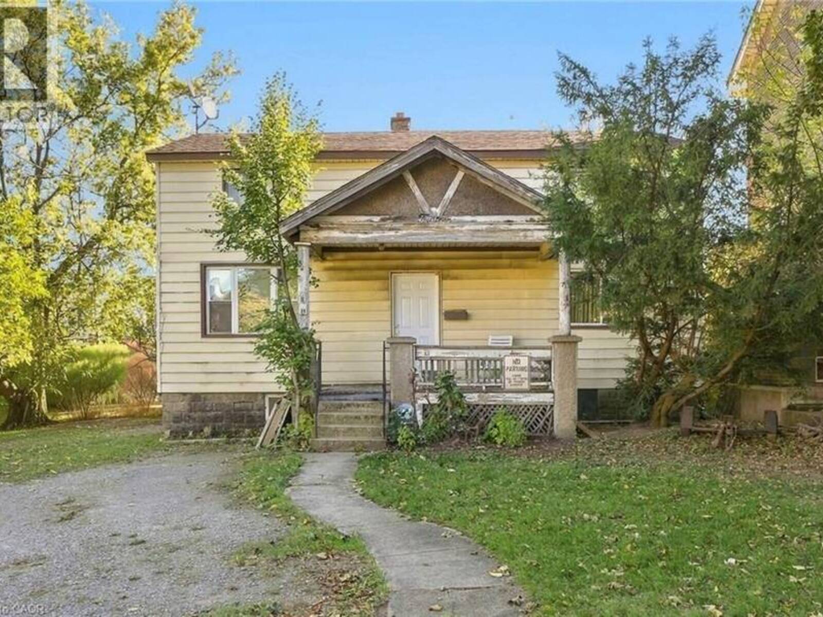 14 LONDON Street N, Hamilton, Ontario L8H 4B3