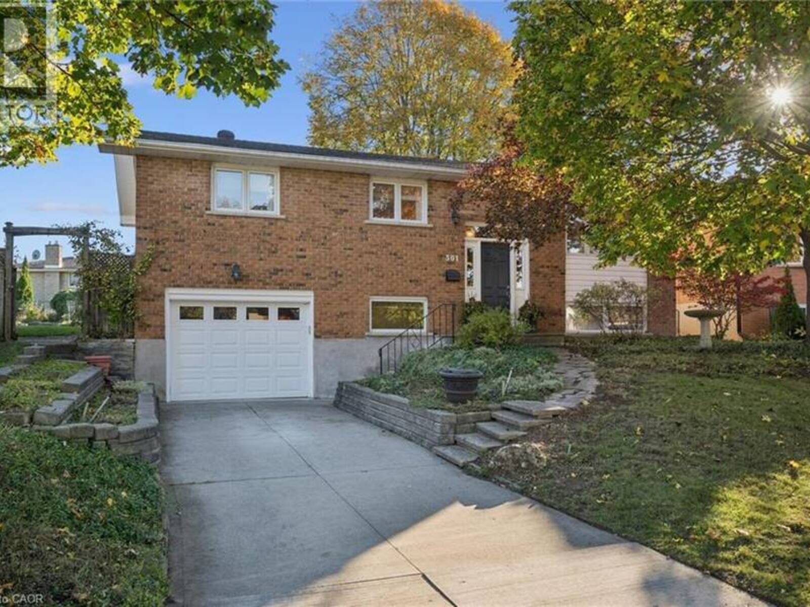 301 MARTINDALE Crescent, Waterloo, Ontario N2L 4M8