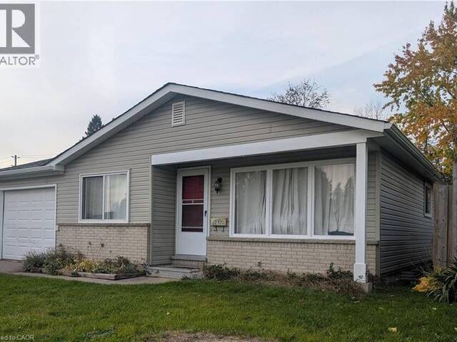 212 HUNTINGDON Crescent Waterloo Ontario, N2L 4P9 - 3 Bedrooms Home For Sale