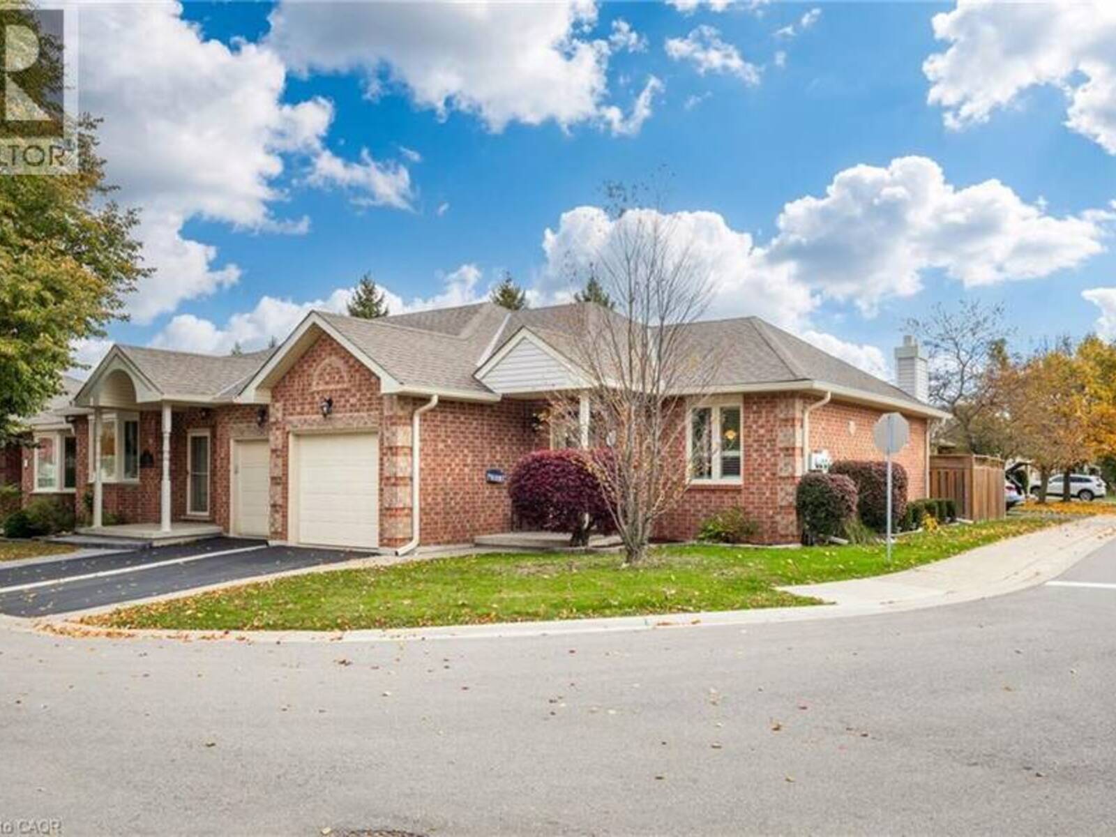 11 GREENTRAIL Drive, Hamilton, Ontario L0R 1W0