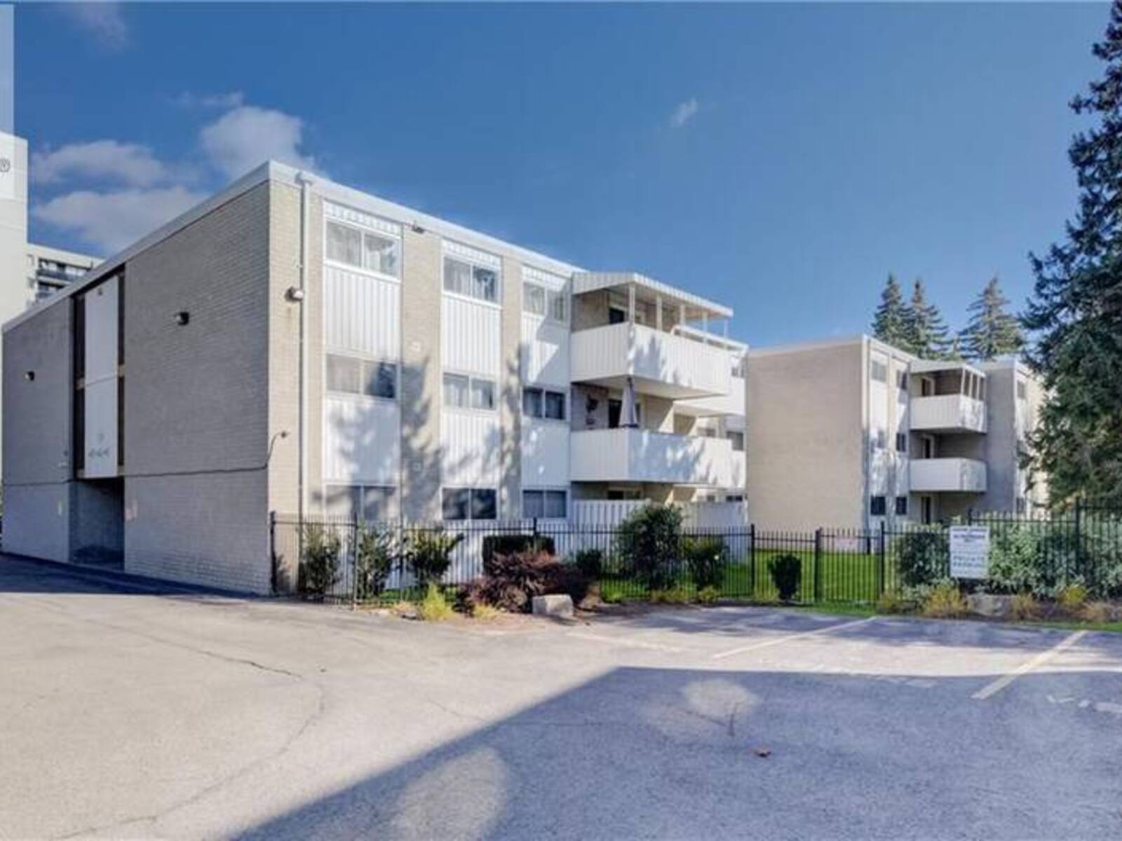 24 MOOREGATE Crescent Unit# 202, Kitchener, Ontario N2M 2G1