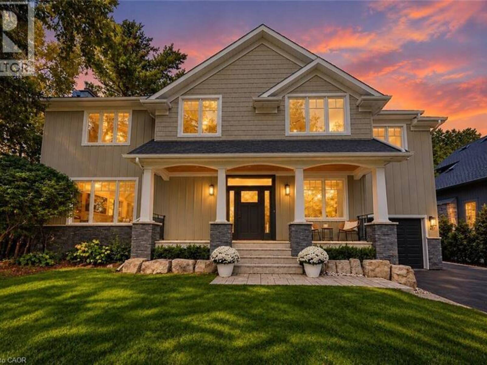 407 MAPLE GROVE Drive, Oakville, Ontario L6J 4V8