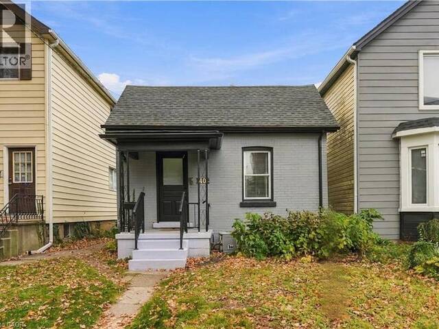 40 AIKMAN Avenue Hamilton Ontario, L8M 1P7 - 2 Bedrooms Home For Sale