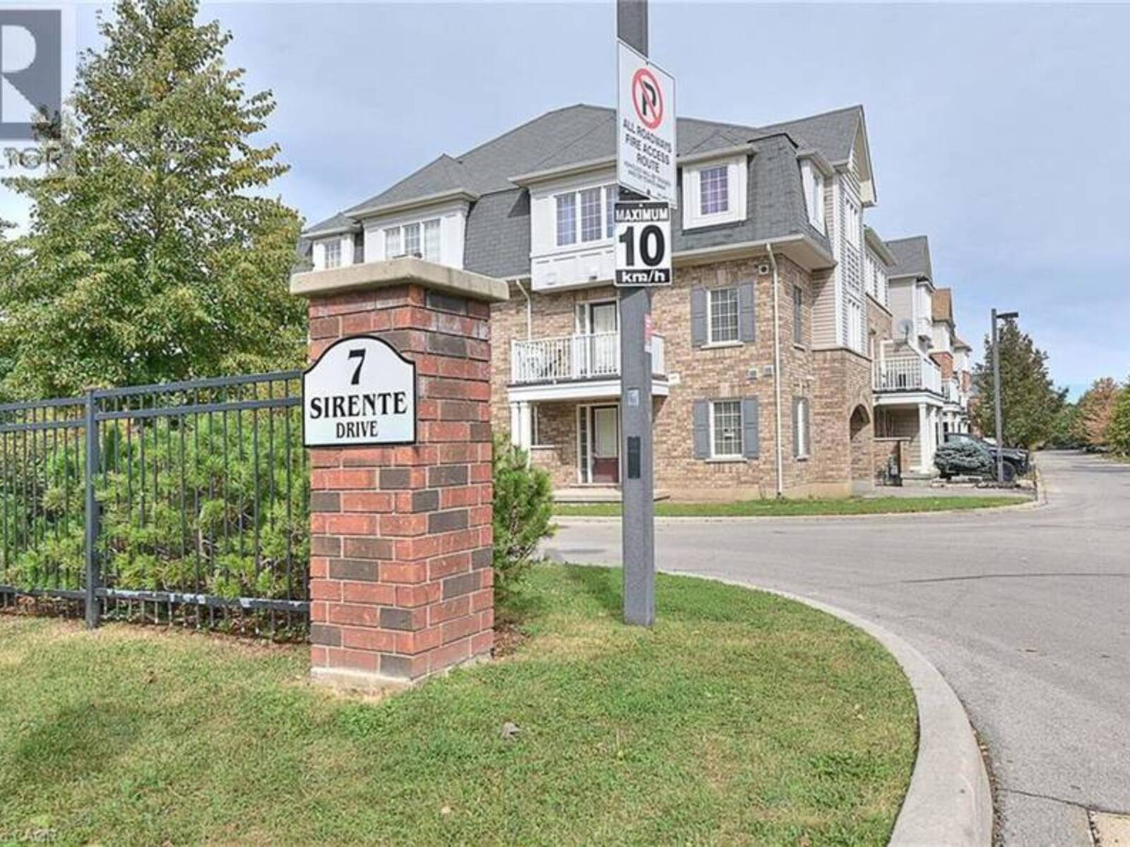 7 SIRENTE Drive Unit# 34, Hamilton, Ontario L9A 0B4