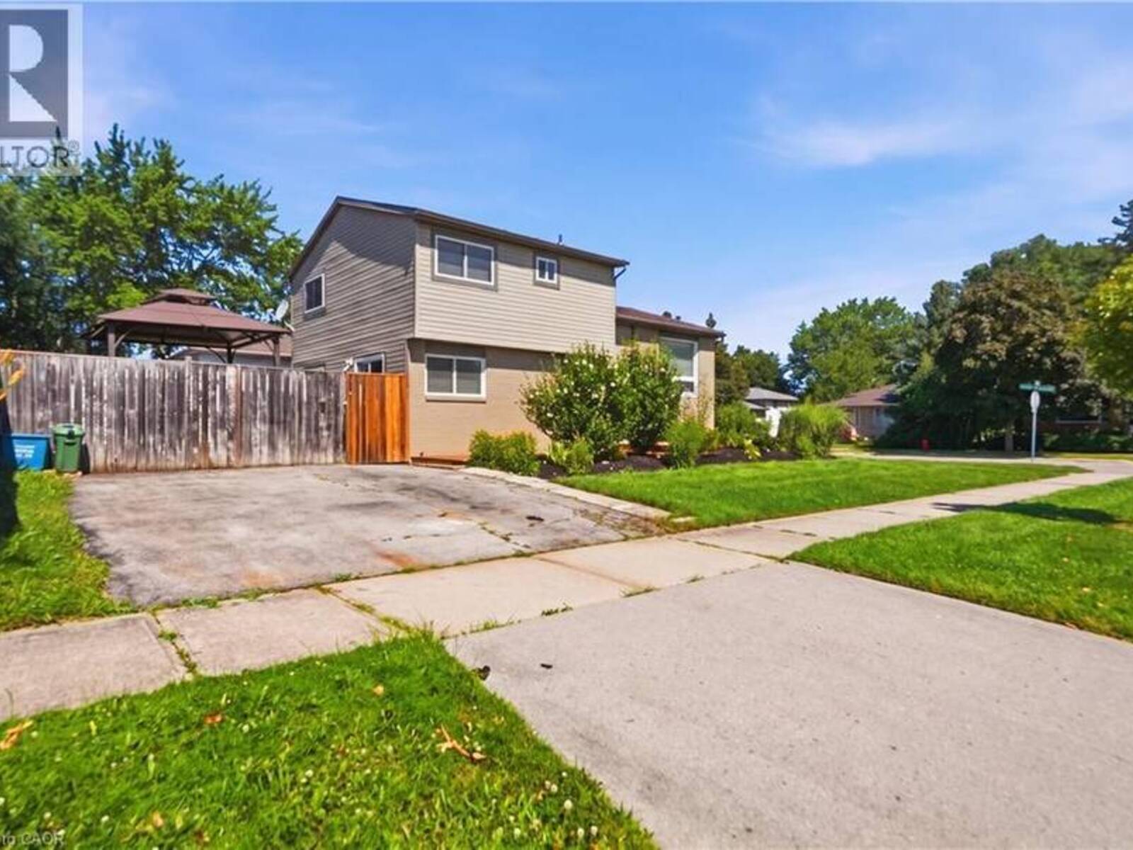 3 PRIDEAUX Street, Hamilton, Ontario L8J 1C9
