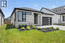 11 OAKLEY Drive | Niagara-on-the-Lake Ontario | Slide Image Three