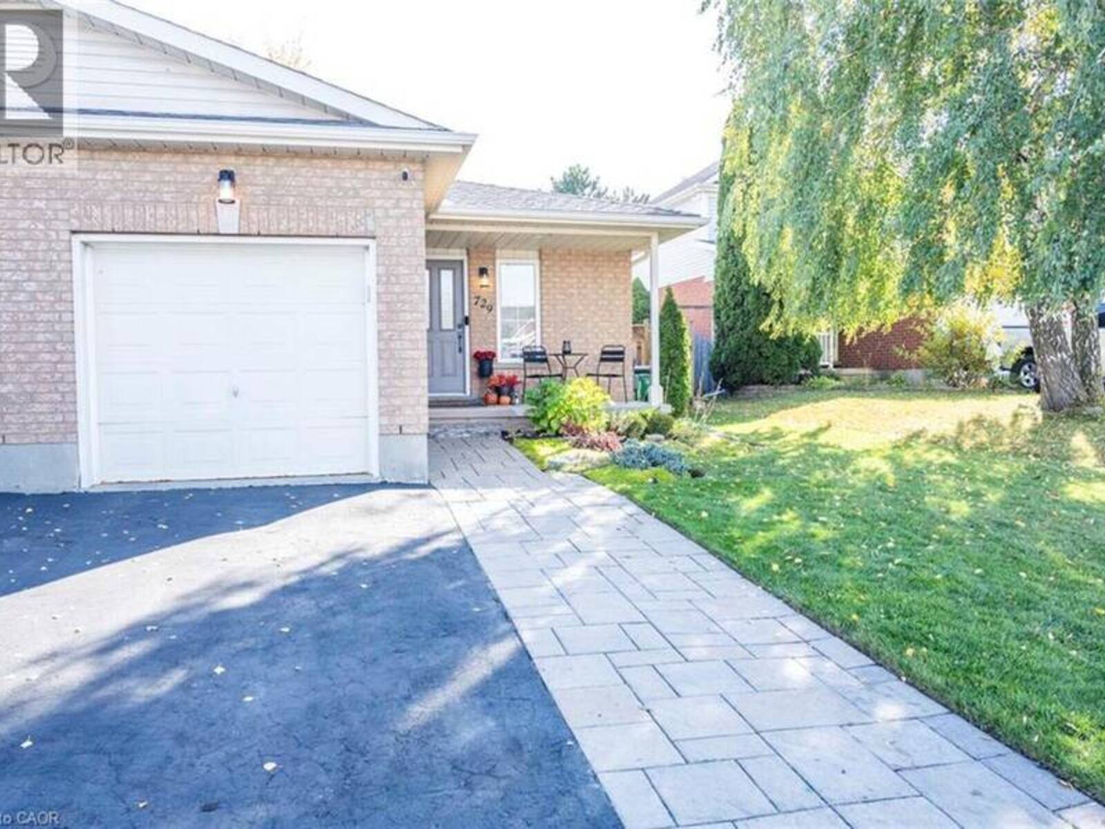 729 FAIRWAY Court, Kitchener, Ontario N2A 4B4