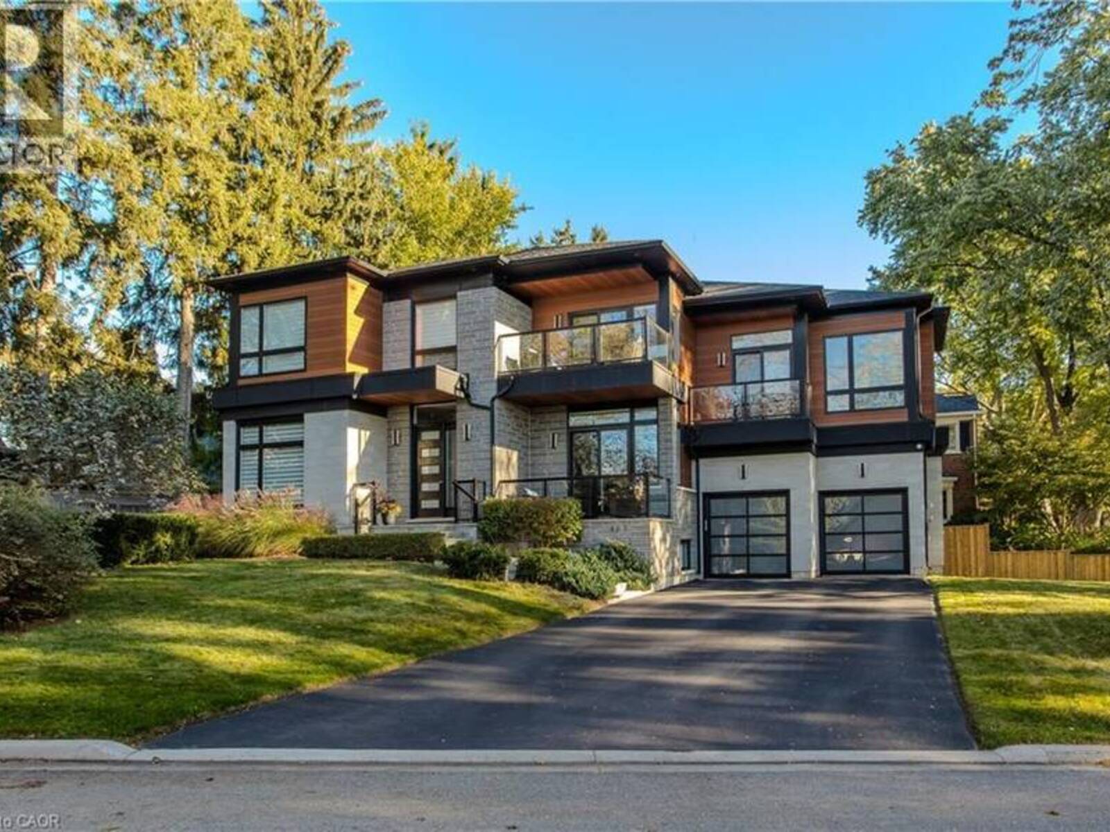 463 INDIAN Road, Burlington, Ontario L7T 3T3